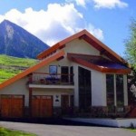 Front of House summer Magnificent location and views