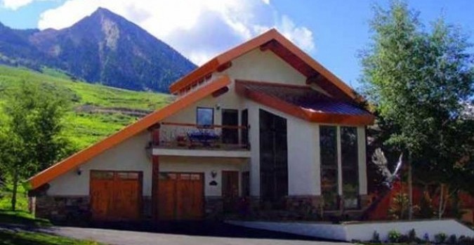 Front of House summer Magnificent location and views